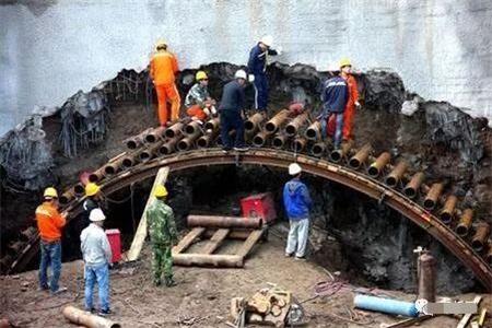 定安隧道钢花管支护案例